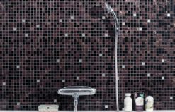 Glasmosaik 2x2cm, mix av svart, lila, brun med guldinslag & vita guldbitar