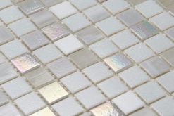 Glasmosaik 2x2cm, mix av grå, vit, grå pärlemor