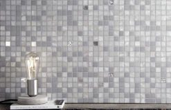 Glasmosaik 2x2cm, Mix av grå + vita guldbitar