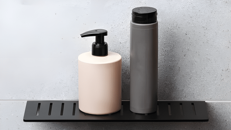 Inred badrummet med snygga duschhyllor och badrumsdetaljer - Kakellagret tipsar om vad du bör tänka på vid badrumsinredning